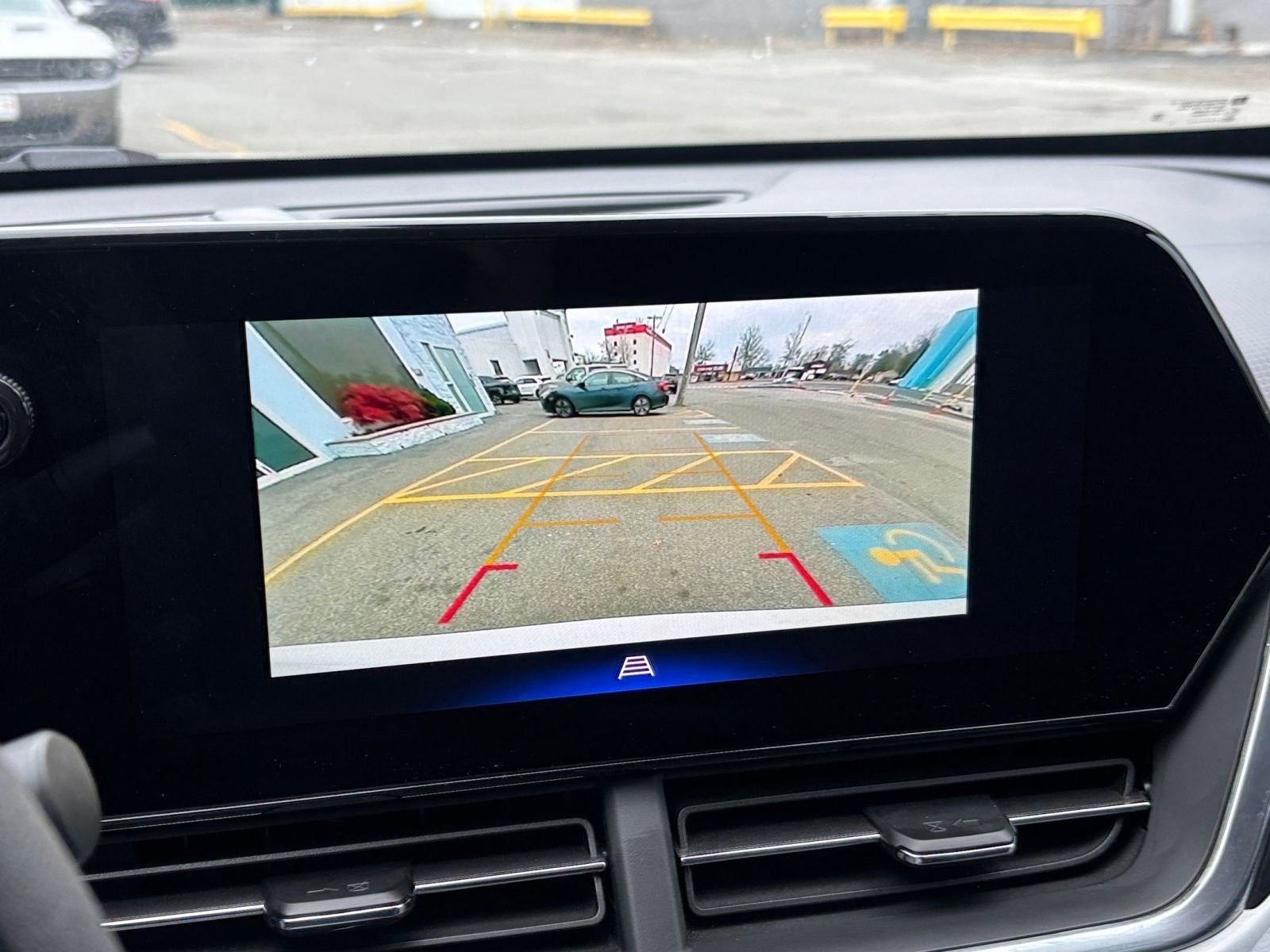 Used 2025 Chevrolet Trax LT image 22