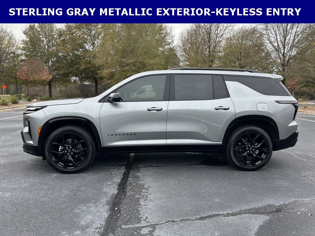 Used 2025 Chevrolet Traverse RS image 11