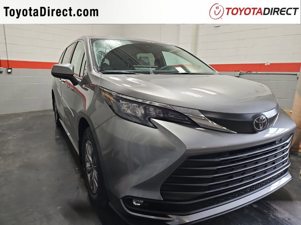 New 2026 Toyota Sienna XLE image 1