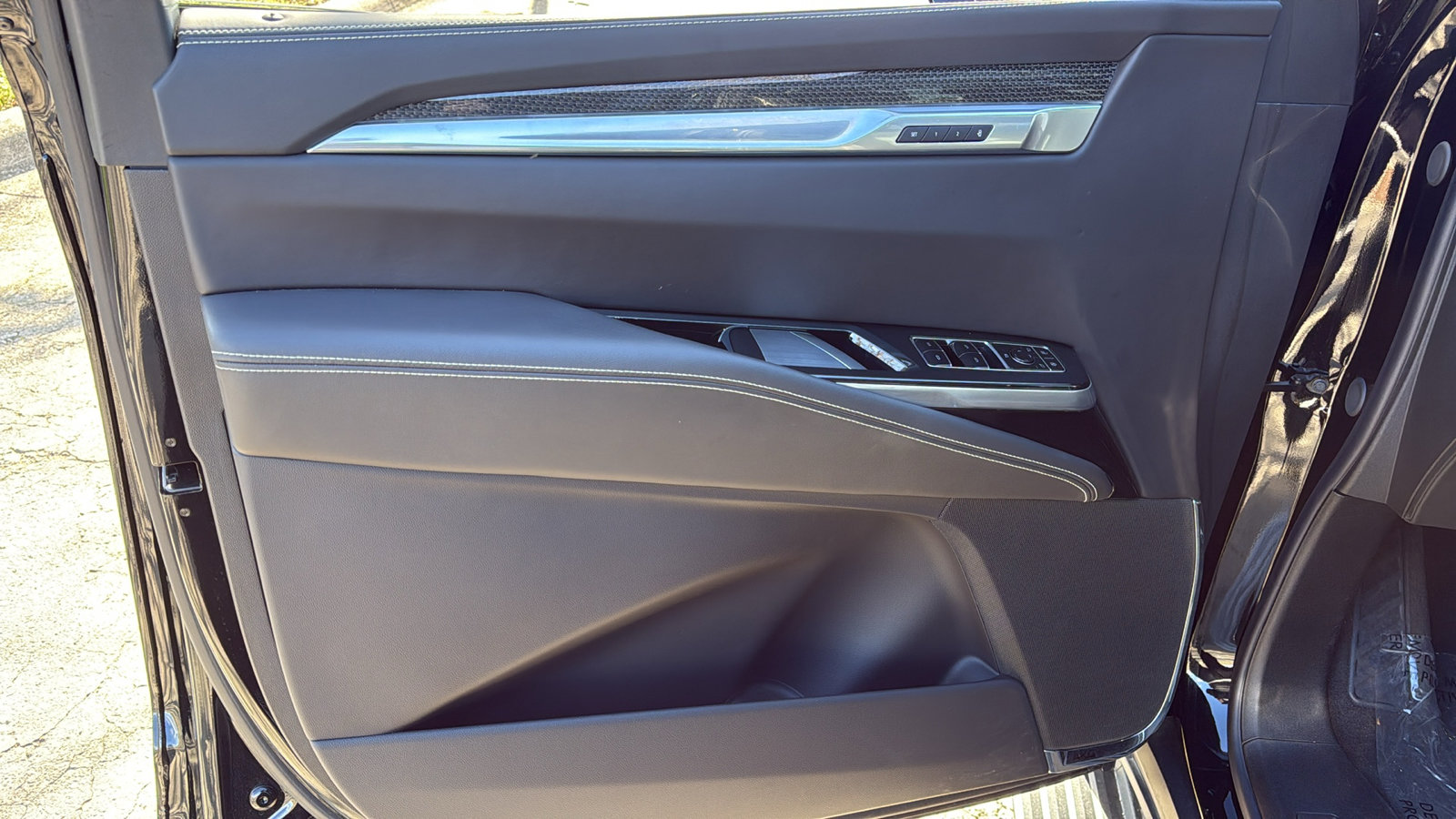 Certified 2025 Cadillac Escalade ESV V image 10