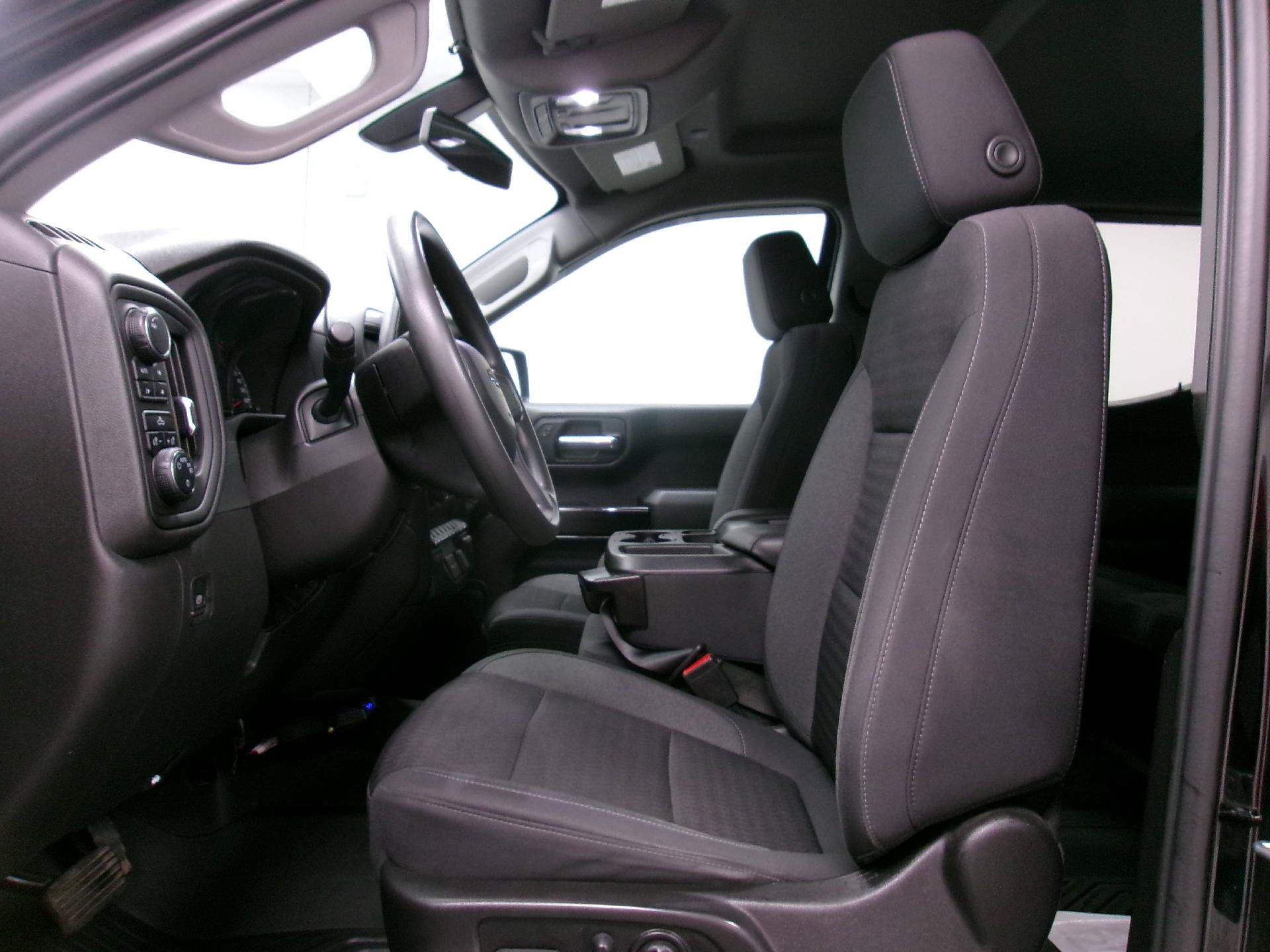 Used 2022 Chevrolet Silverado 1500 Custom Trail Boss w/ Midnight Edition AWD/4WD image 8