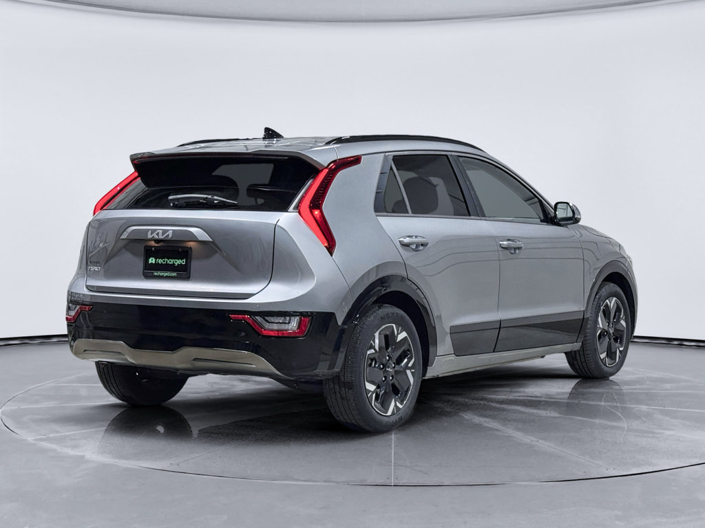 Used 2023 Kia Niro Wave w/ Wave Preserve Package FWD image 3