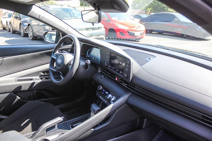 Certified 2025 Hyundai Elantra SEL FWD image 21