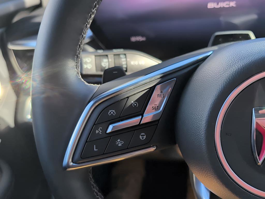 Used 2025 Buick Enclave Avenir w/ Super Cruise Package image 27