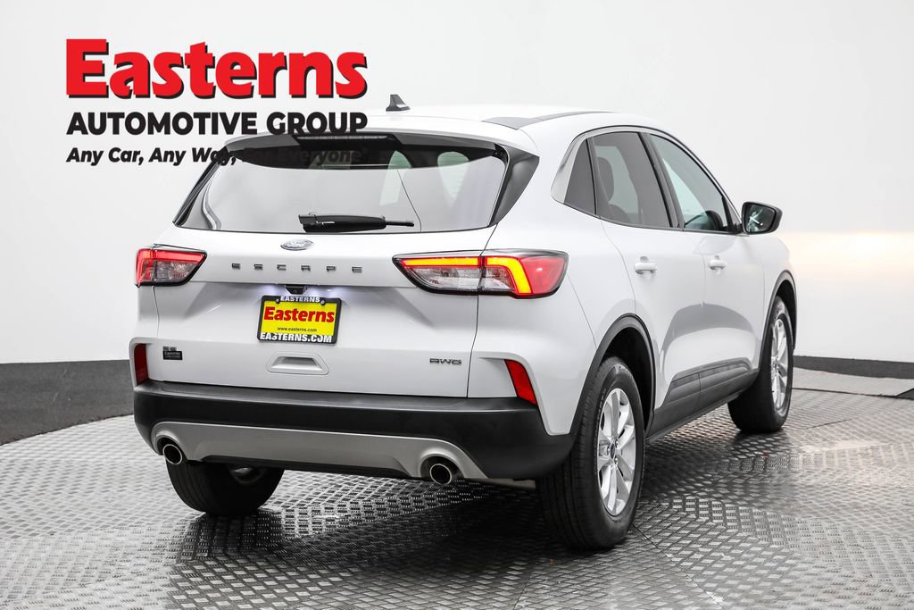 Used 2022 Ford Escape SE w/ Cold Weather Package image 5