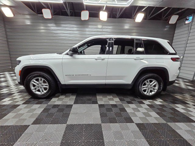 Used 2024 Jeep Grand Cherokee Laredo w/ Trailer Tow Package AWD/4WD image 9