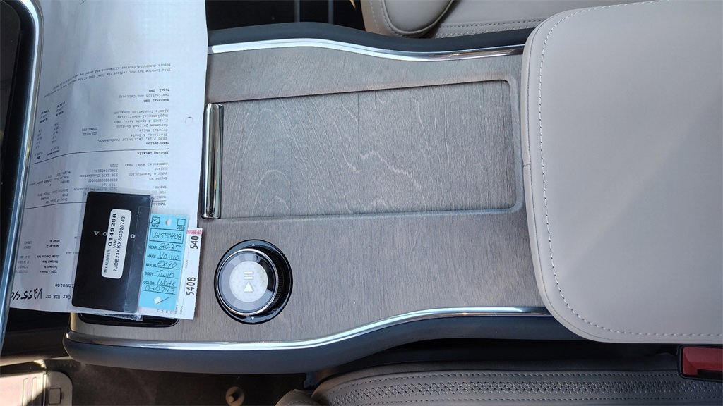 New 2025 Volvo EX90 Plus image 21