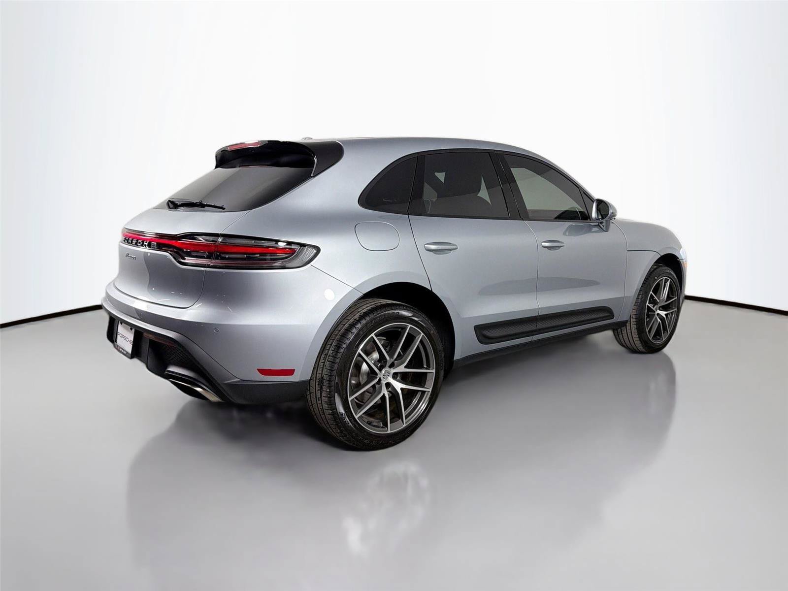 Certified 2026 Porsche Macan Turbo AWD/4WD image 7