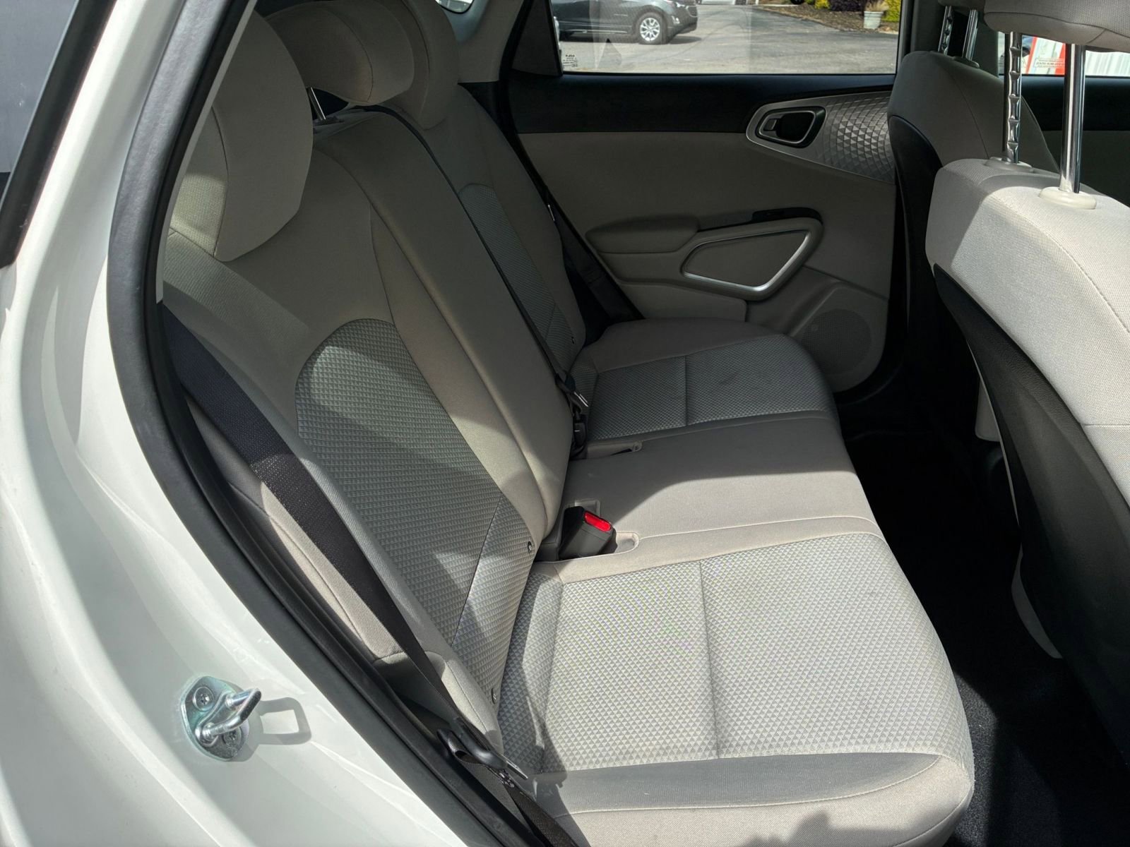 Used 2025 Kia Soul LX w/ LX Technology Package FWD image 36