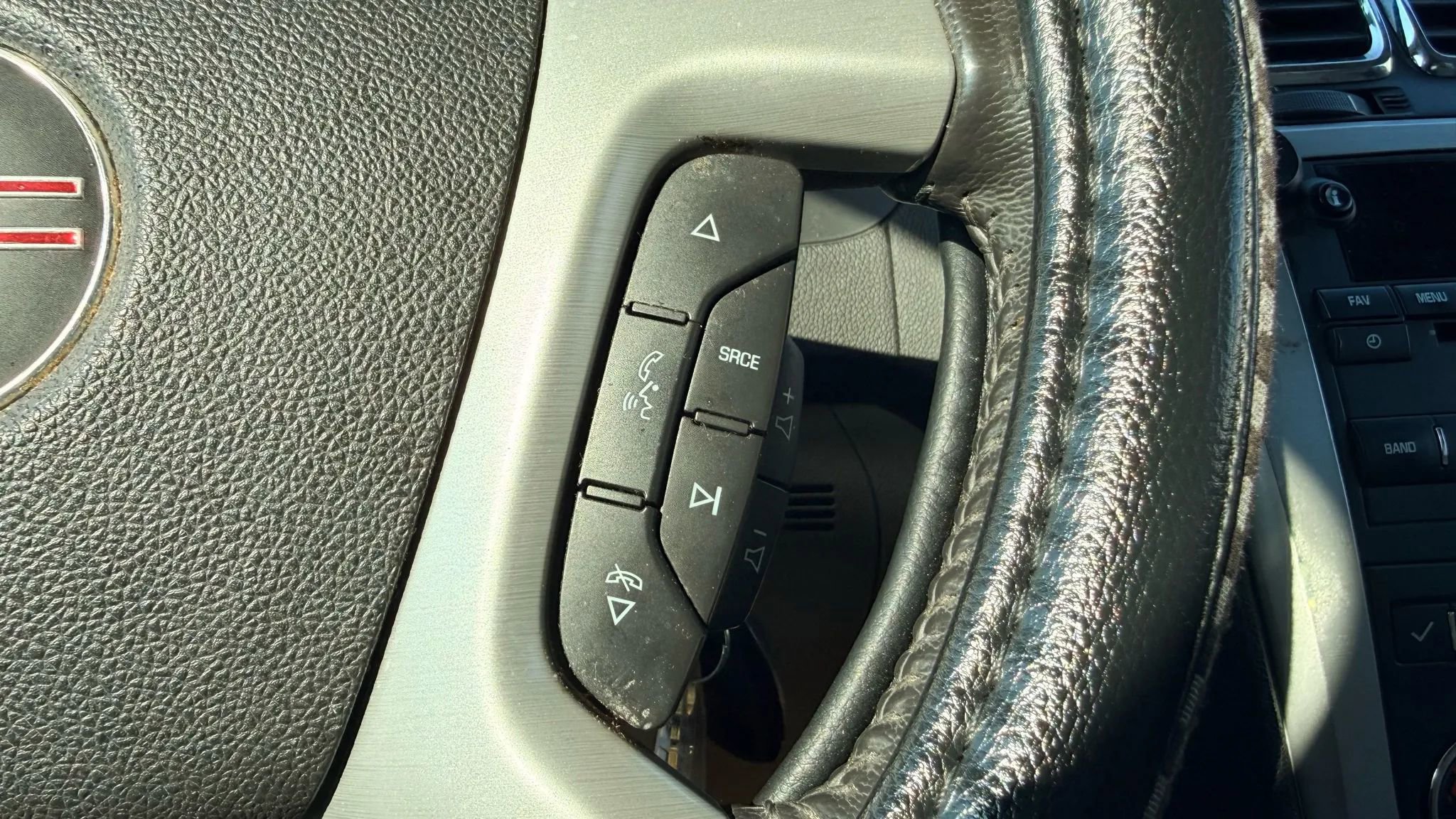 Used 2012 GMC Acadia SLT image 21