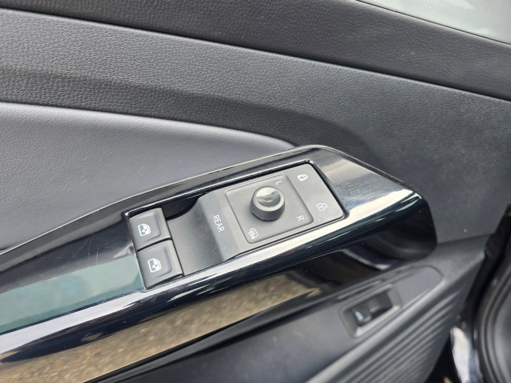 Used 2023 Volkswagen ID.4 Pro S Plus image 13