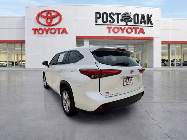 Used 2021 Toyota Highlander LE image 9