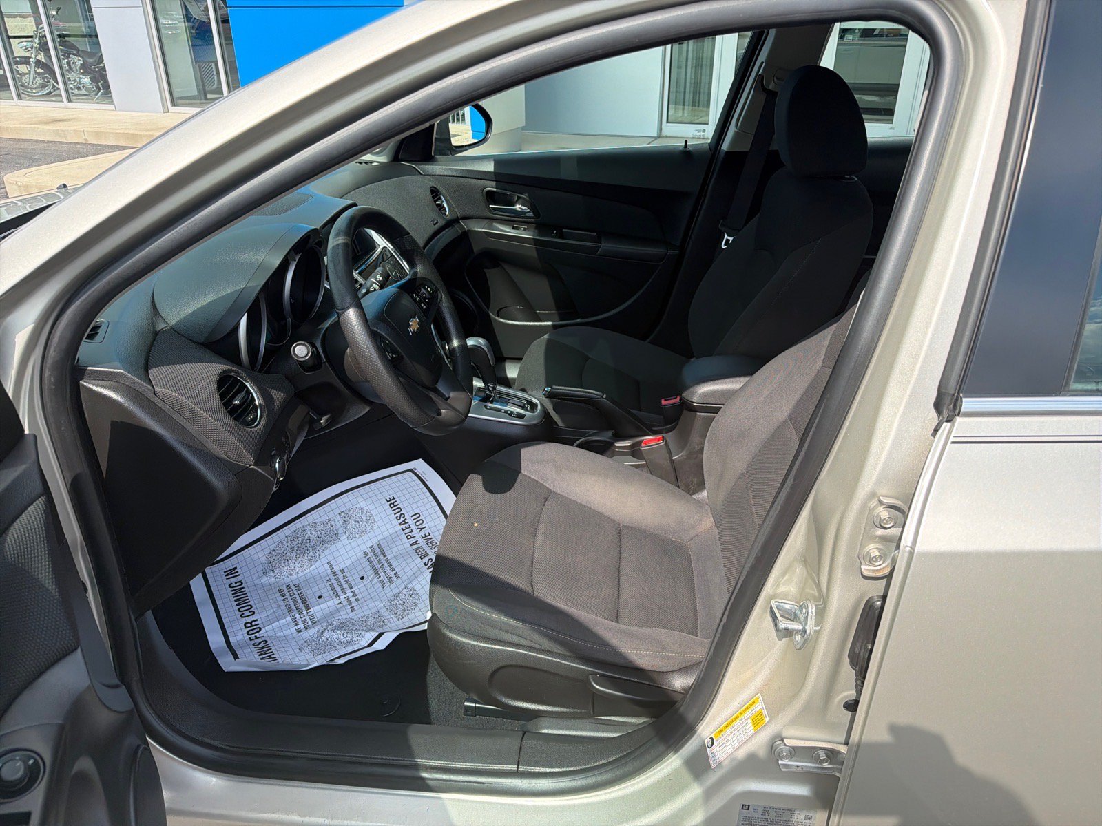 Used 2015 Chevrolet Cruze LT w/ Technology Package FWD image 10