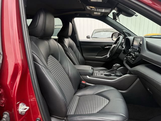 Used 2022 Toyota Highlander XSE FWD image 29