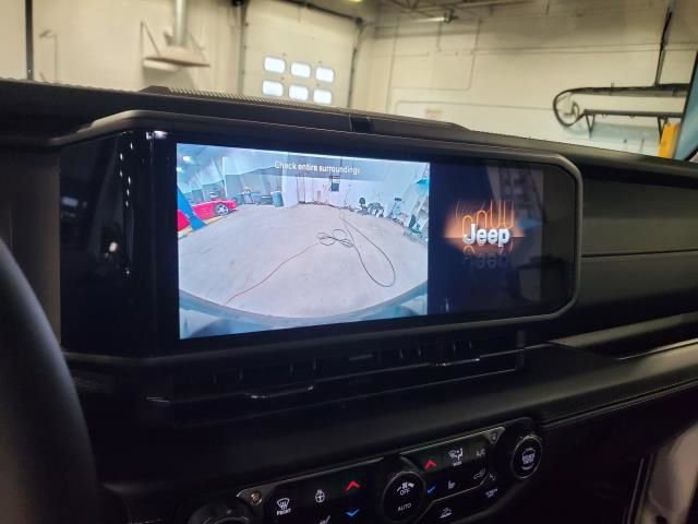 Used 2024 Jeep Wrangler Unlimited Sahara image 27
