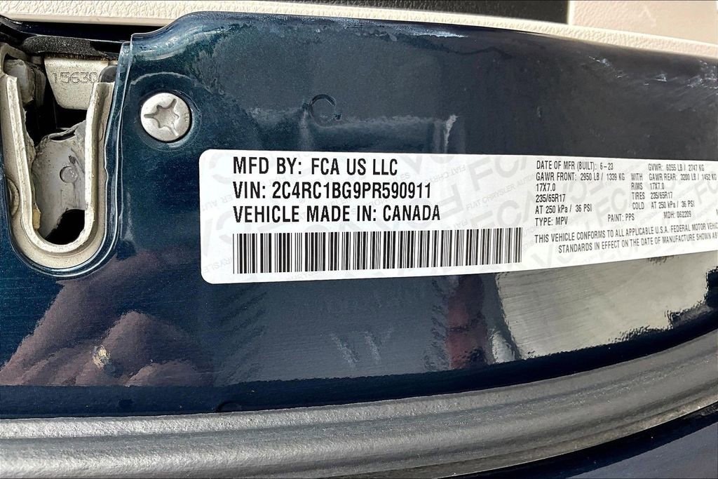 Used 2023 Chrysler Pacifica Touring-L FWD image 18