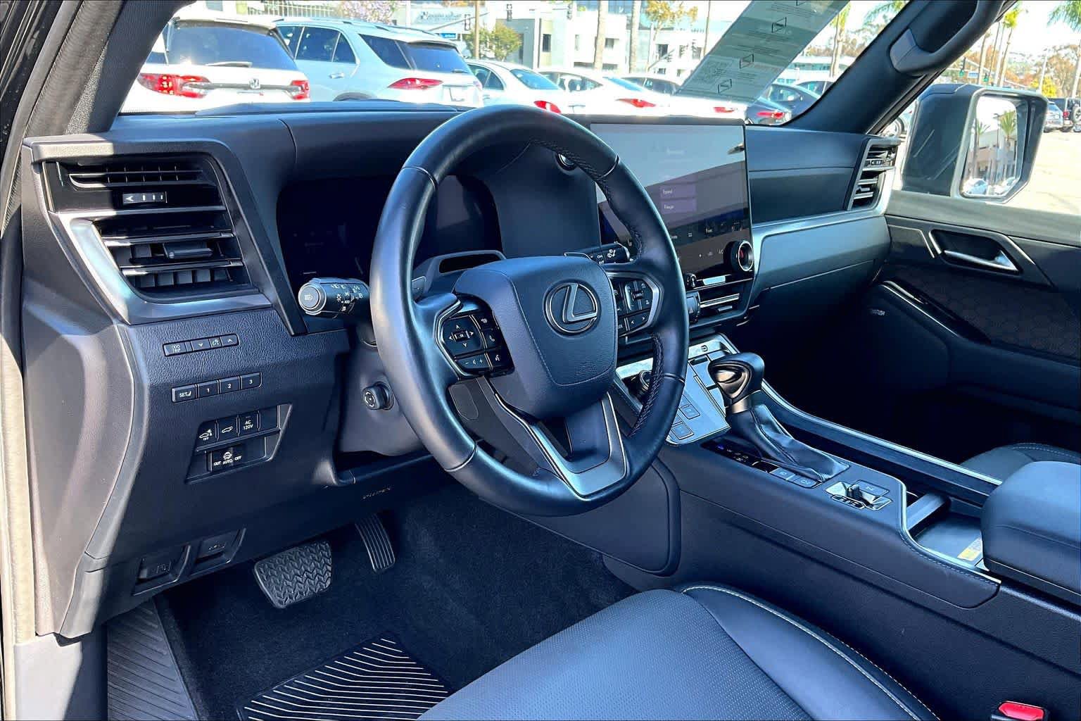 Used 2024 Lexus GX 550 w/ Accessory Package (Z1) AWD/4WD image 16