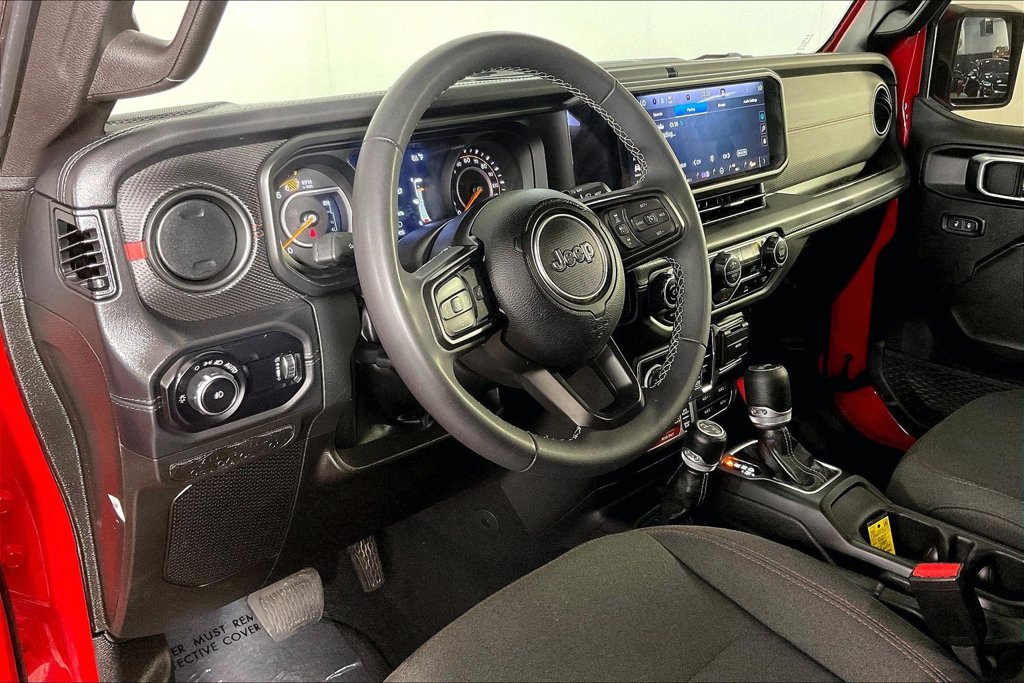 Used 2025 Jeep Wrangler Unlimited Rubicon AWD/4WD image 15