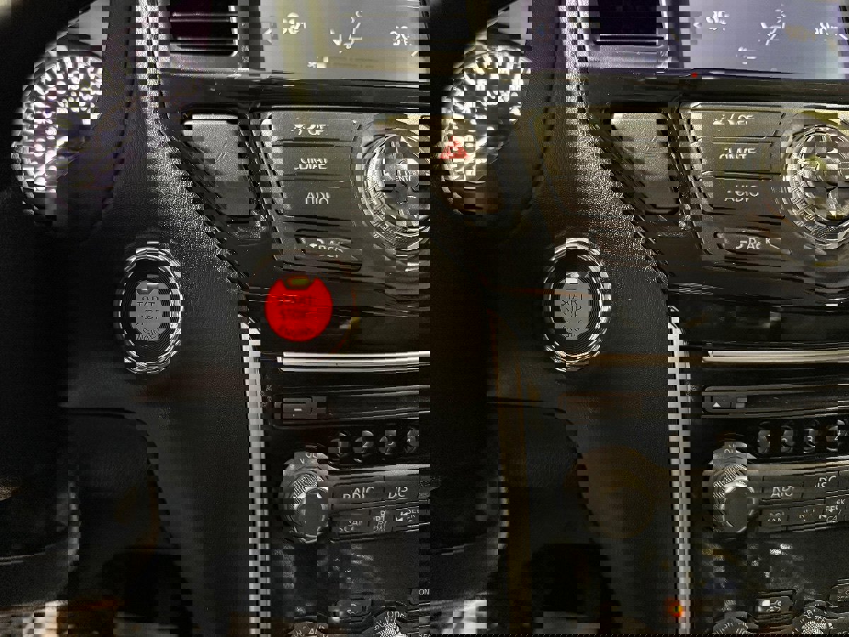 Used 2019 Nissan Pathfinder SV image 14