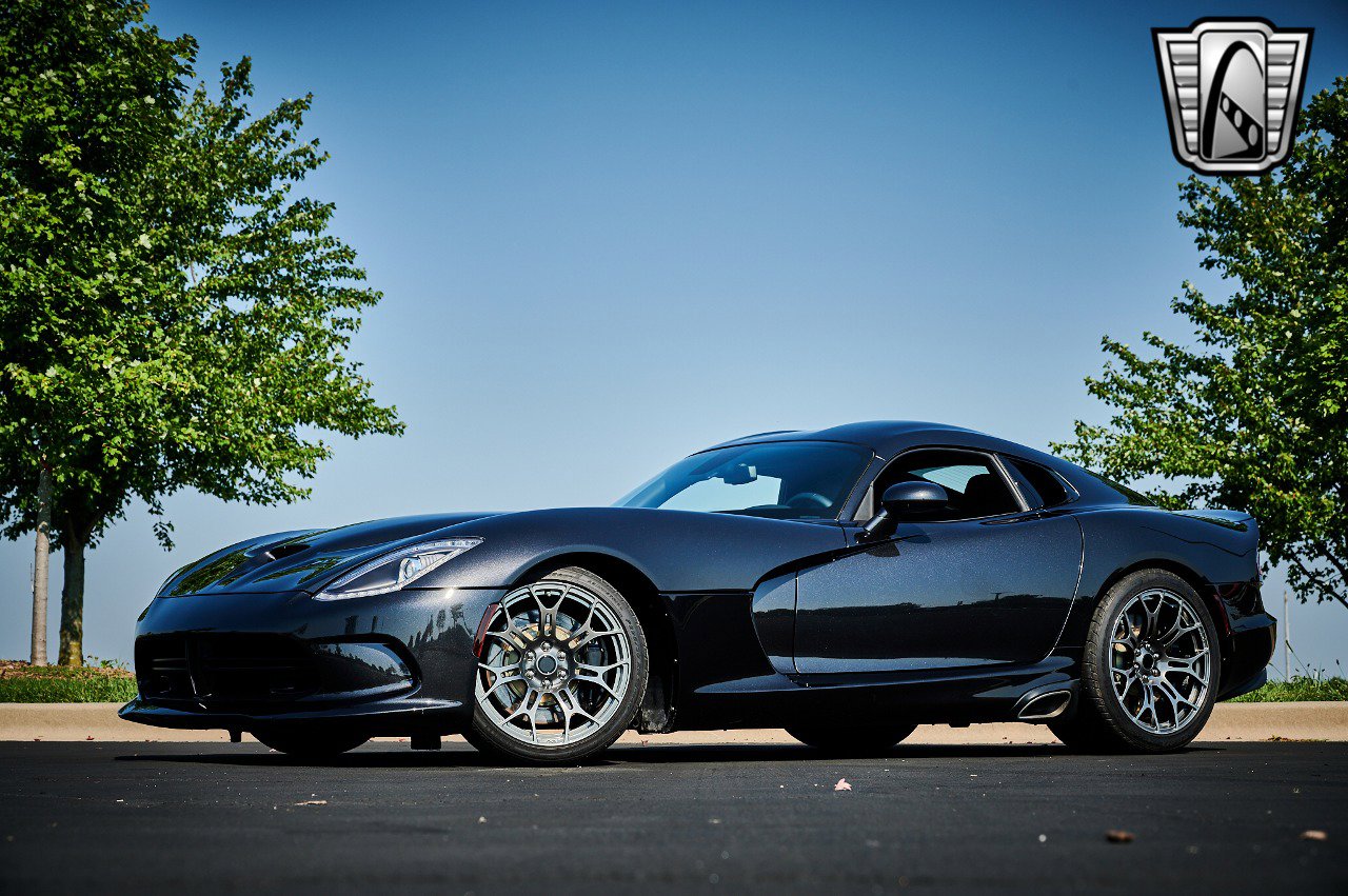Used 2013 SRT Viper GTS w/ GTS Laguna Interior Pkg image 2