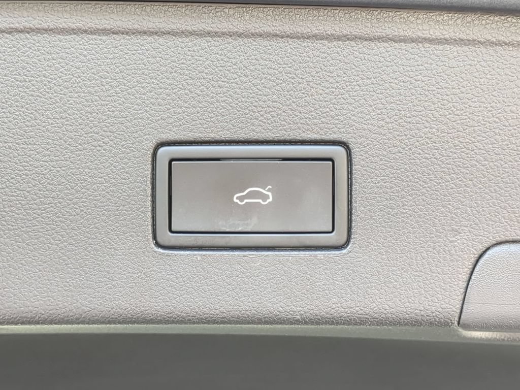 Certified 2023 Volkswagen Atlas Cross Sport SE FWD image 11