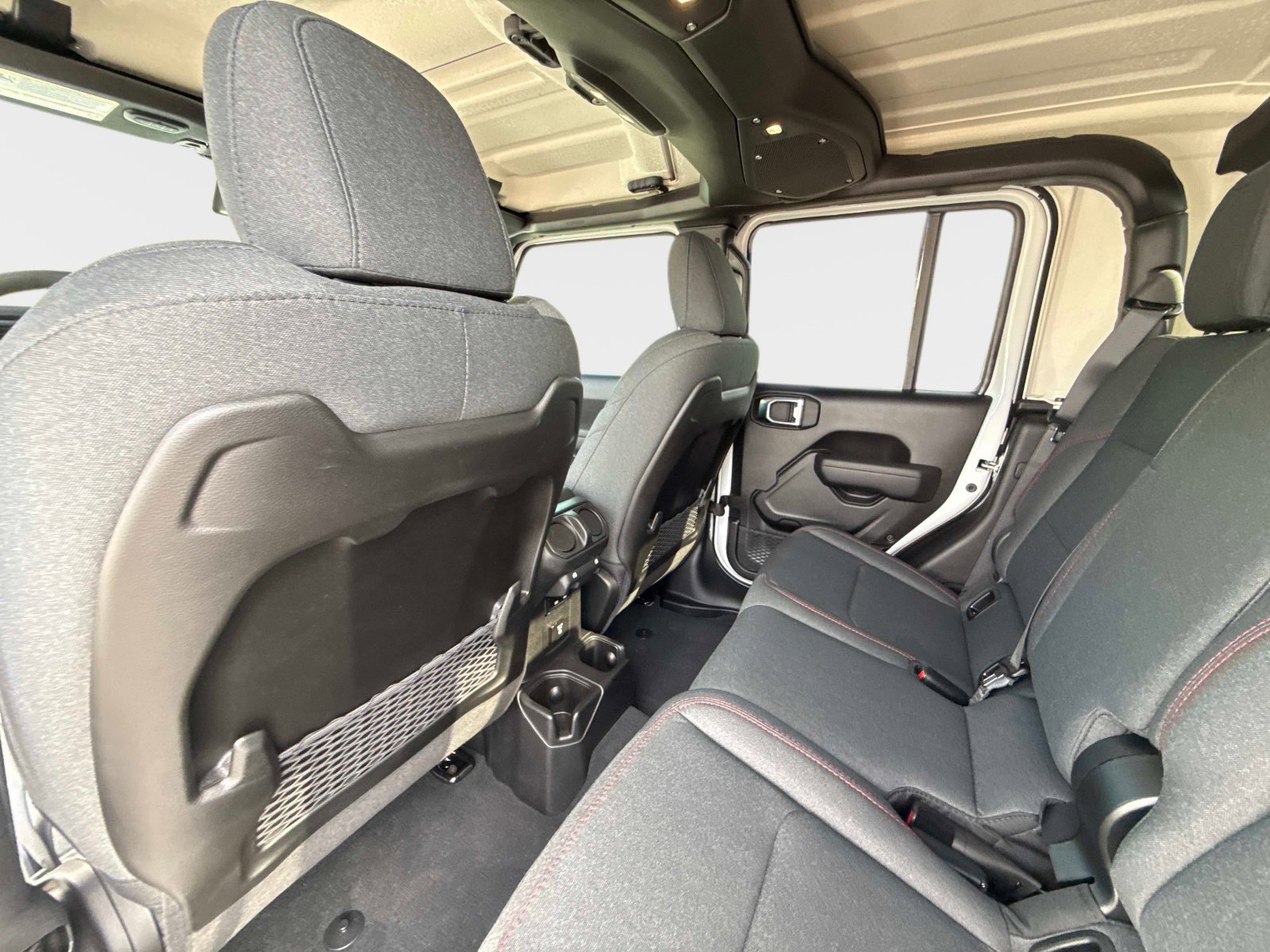 Used 2025 Jeep Gladiator Rubicon w/ Convenience Group AWD/4WD image 18