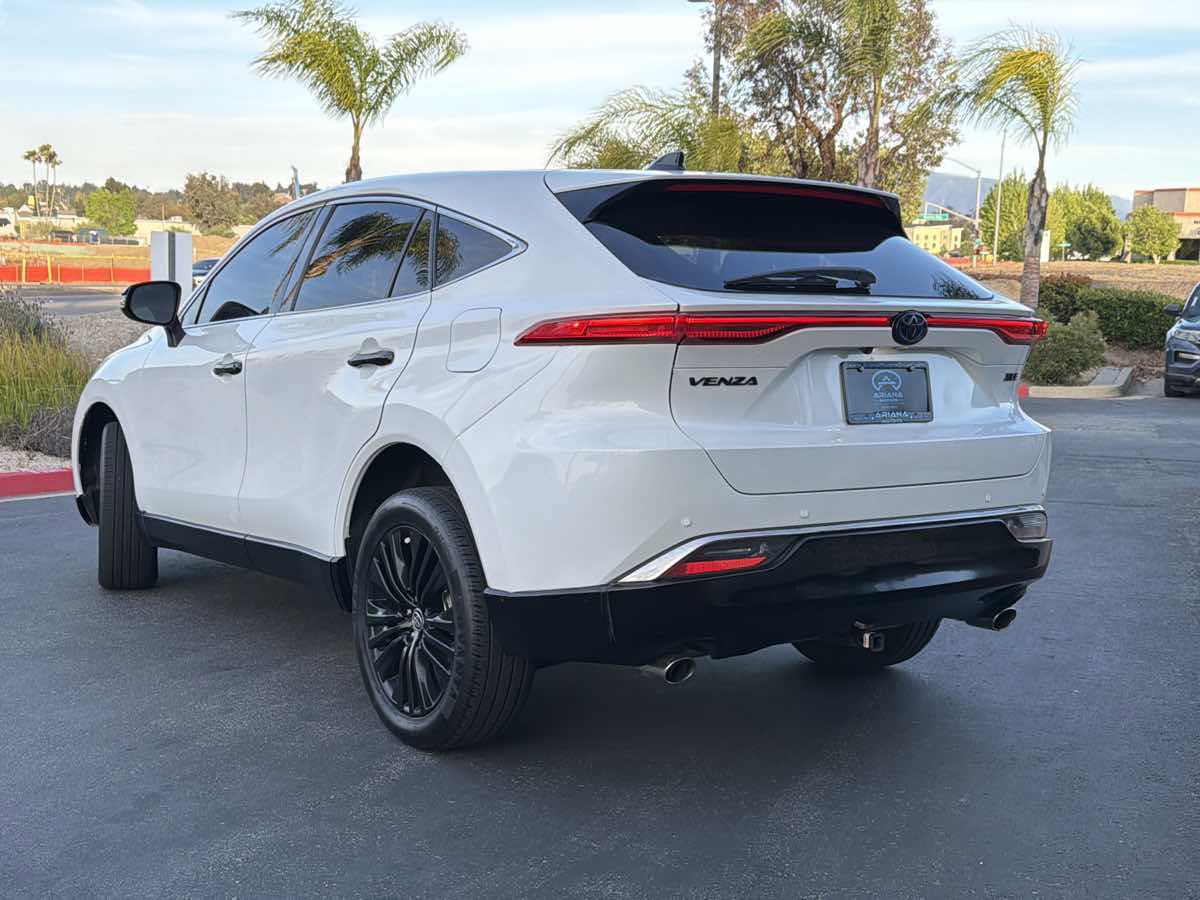 Used 2024 Toyota Venza Nightshade AWD/4WD image 19