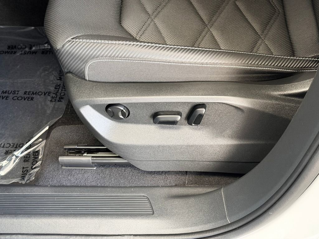 Used 2024 Volkswagen Atlas Cross Sport SE image 24