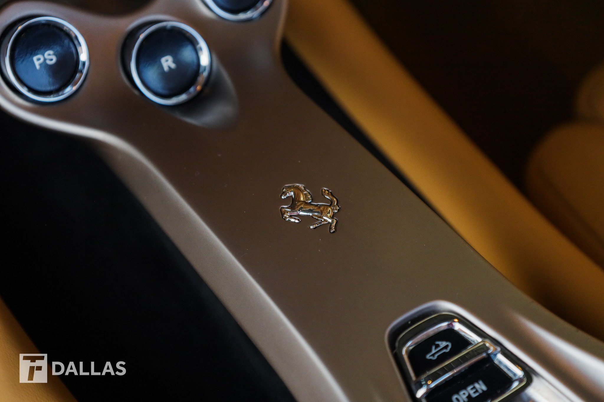 Used 2010 Ferrari California RWD image 31