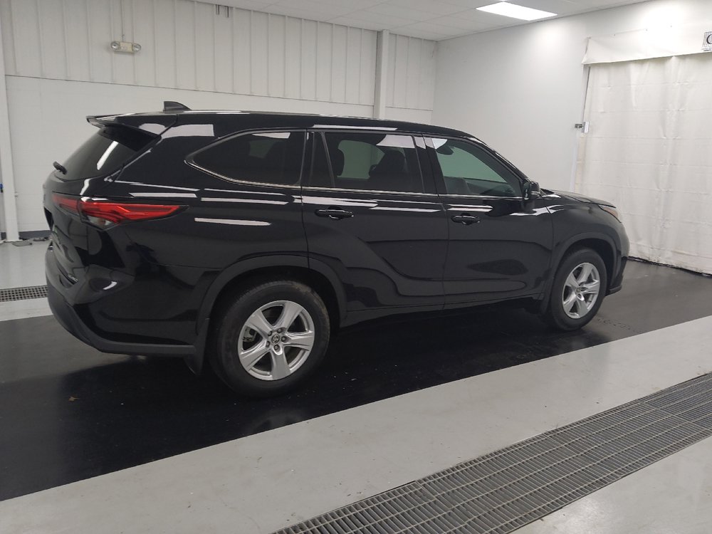 Used 2022 Toyota Highlander LE image 10
