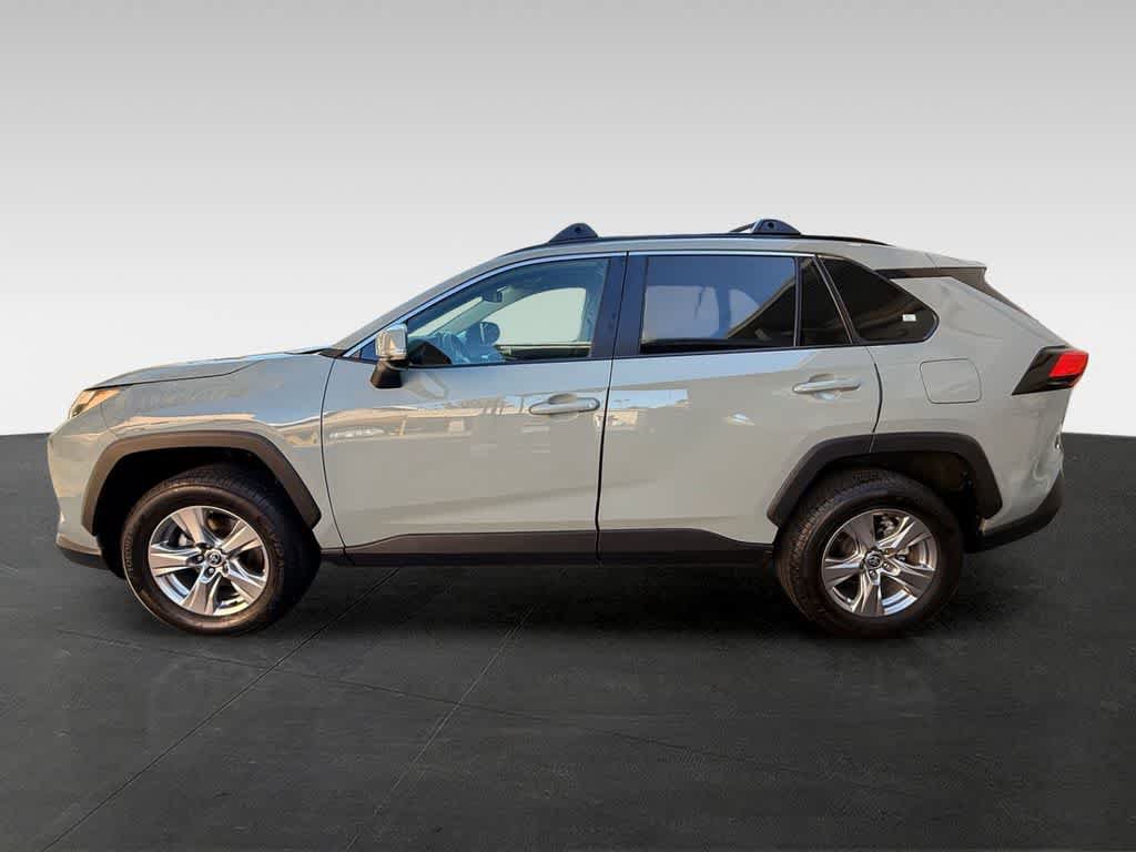 Used 2022 Toyota RAV4 XLE w/ Convenience Package FWD image 3