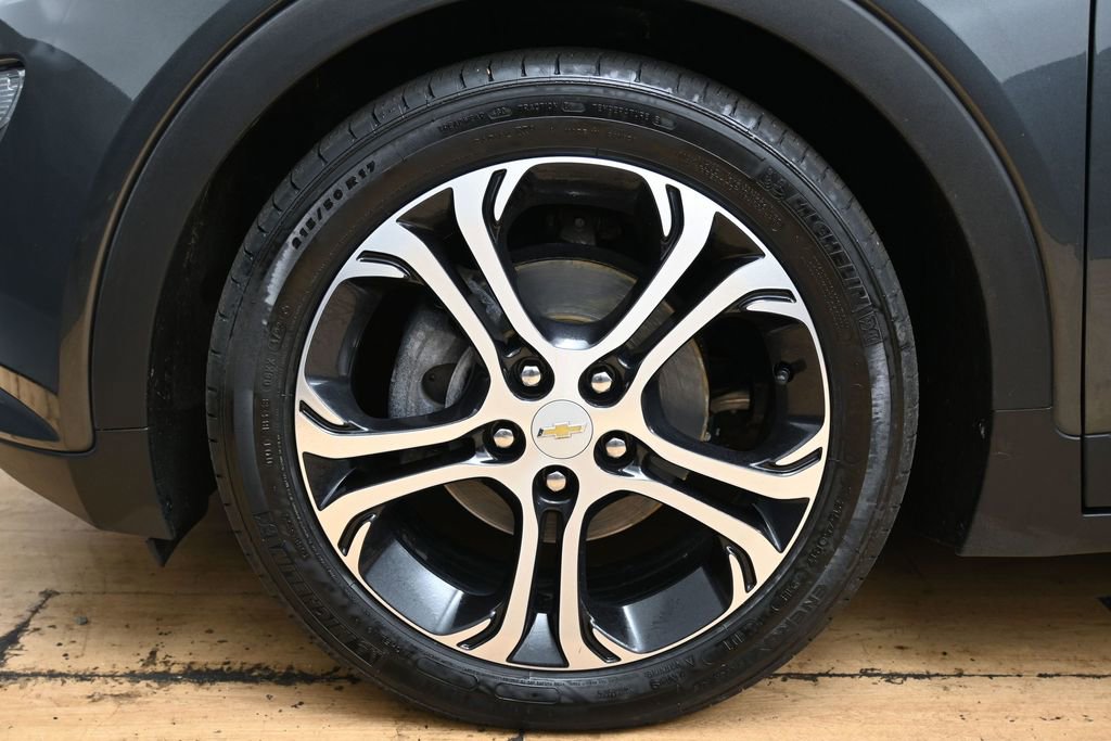 Used 2018 Chevrolet Bolt Premier w/ Driver Confidence II Package image 9
