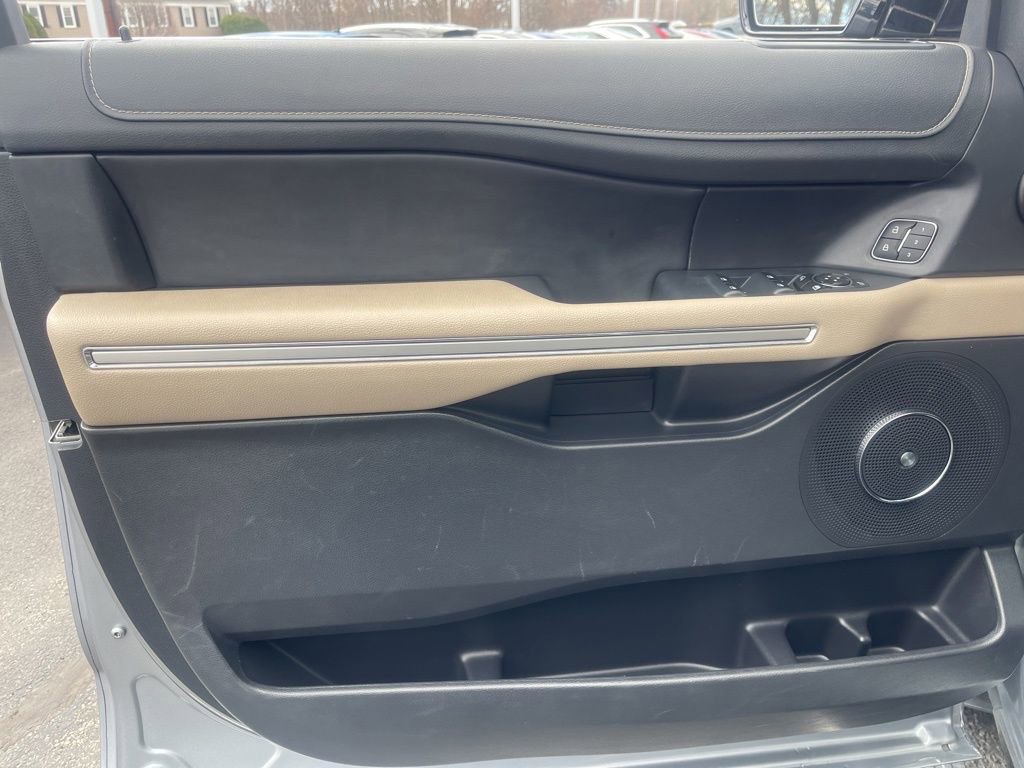 Used 2024 Ford Expedition Limited image 9