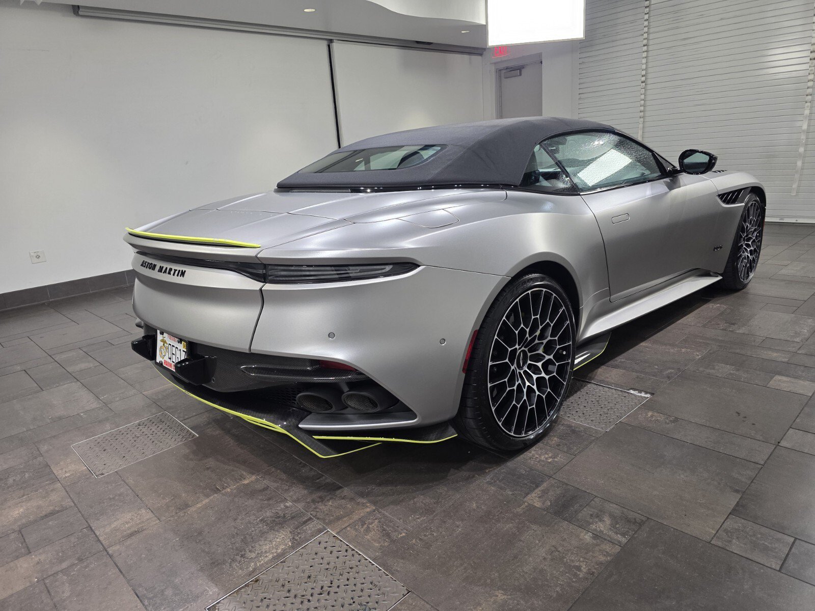 Used 2023 Aston Martin DBS Superleggera Volante RWD image 22