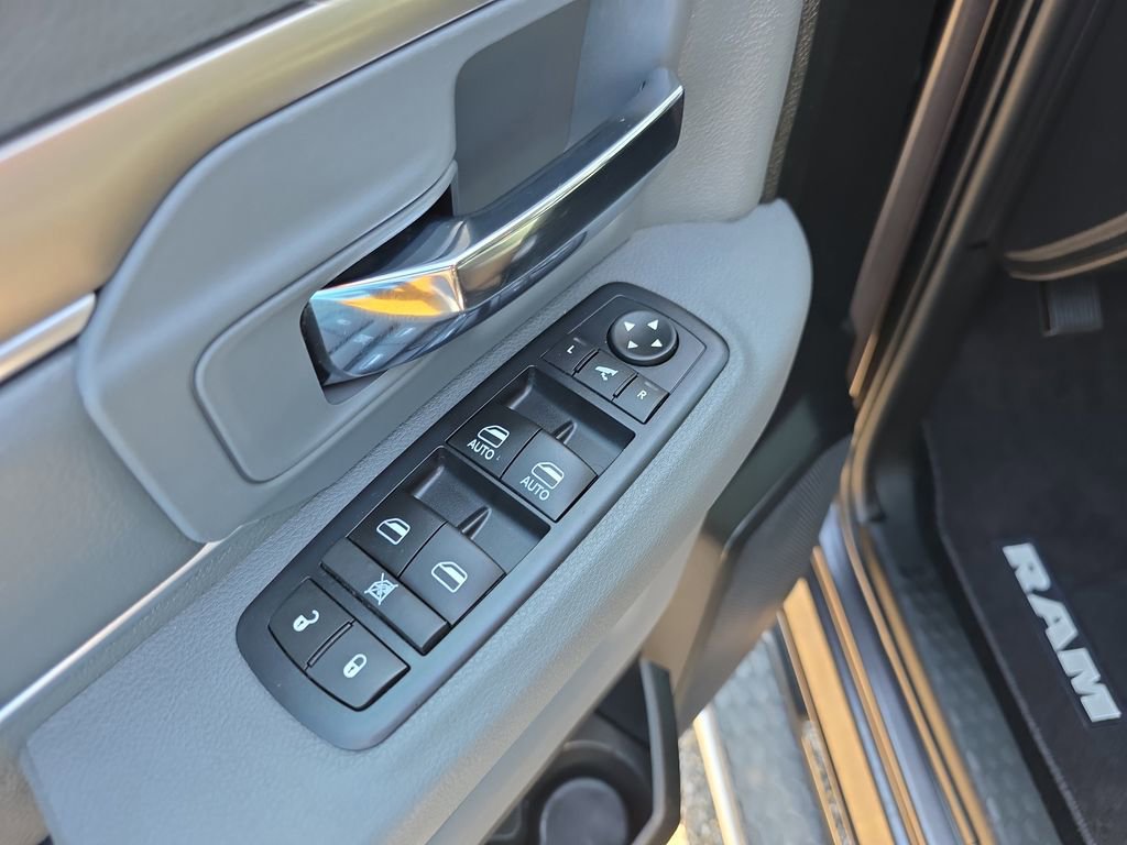 Used 2017 RAM 1500 Big Horn AWD/4WD image 19