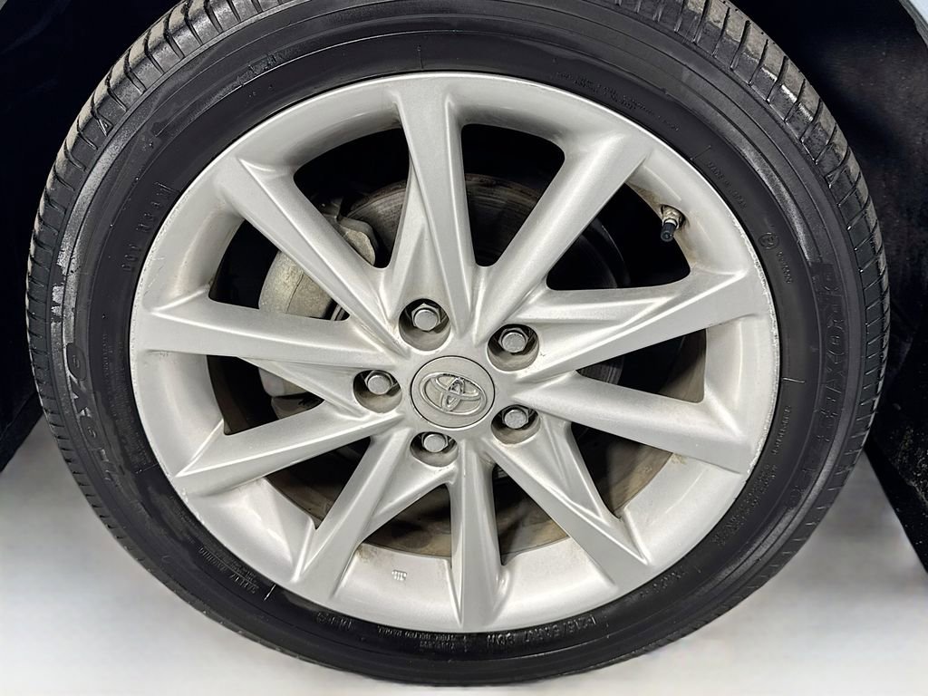 Used 2014 Toyota Prius V Five image 36