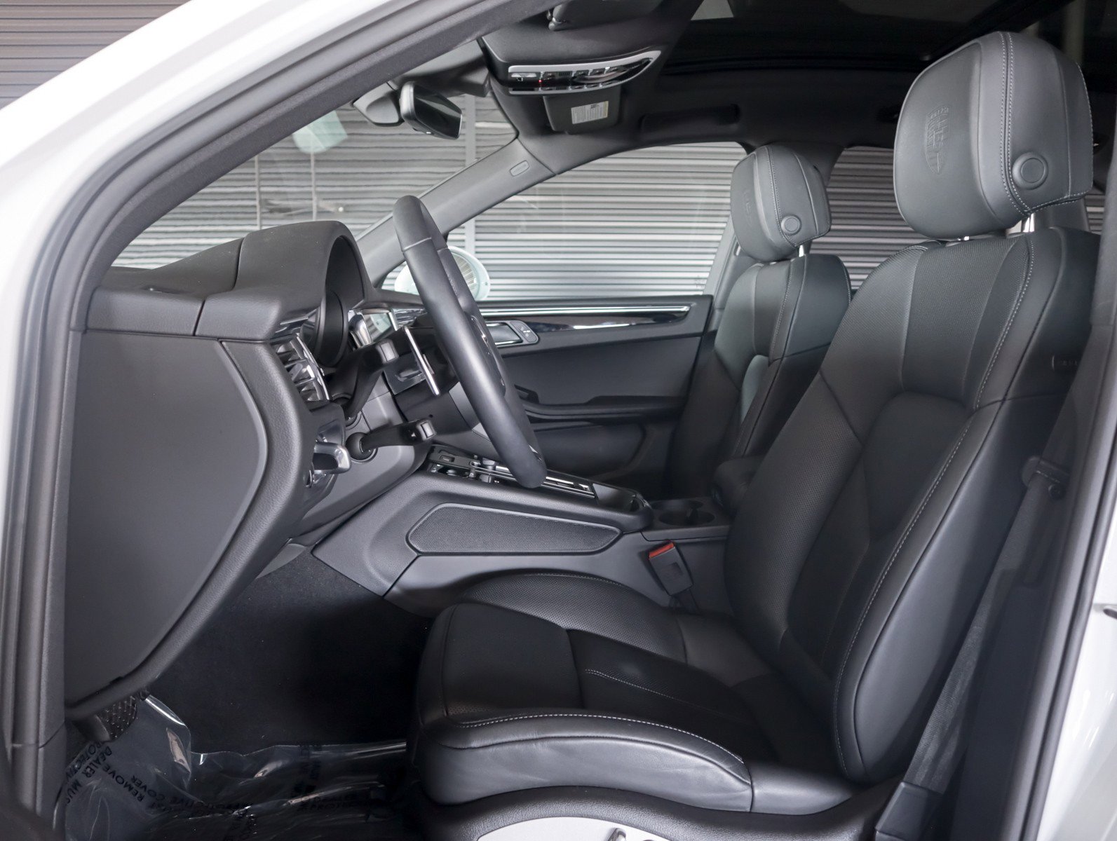 Certified 2026 Porsche Macan AWD/4WD image 5