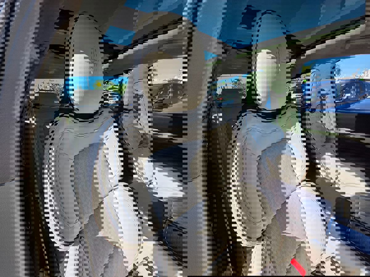 Used 2017 Lincoln Continental Black Label w/ Rear-seat Package image 13