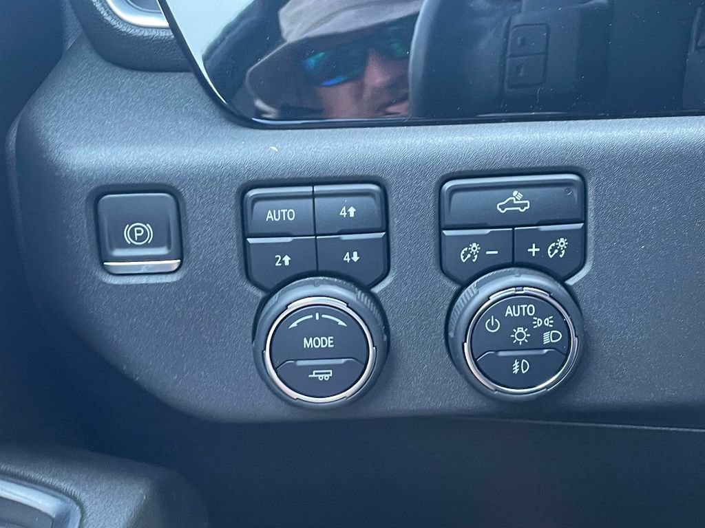 Used 2022 Chevrolet Silverado 1500 RST AWD/4WD image 29