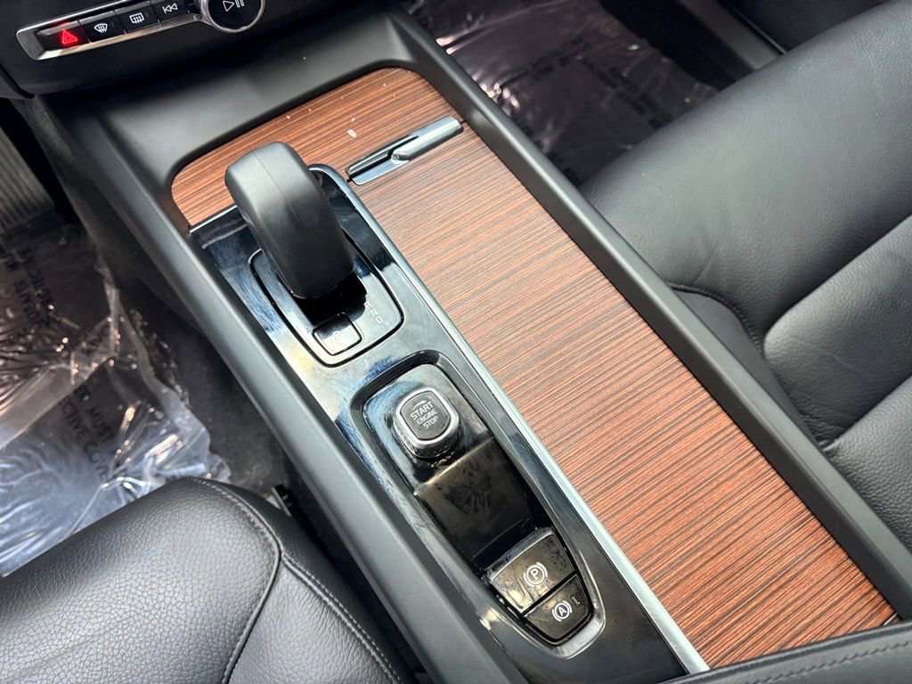 Used 2023 Volvo XC60 B5 Plus w/ Protection Package Premier image 18