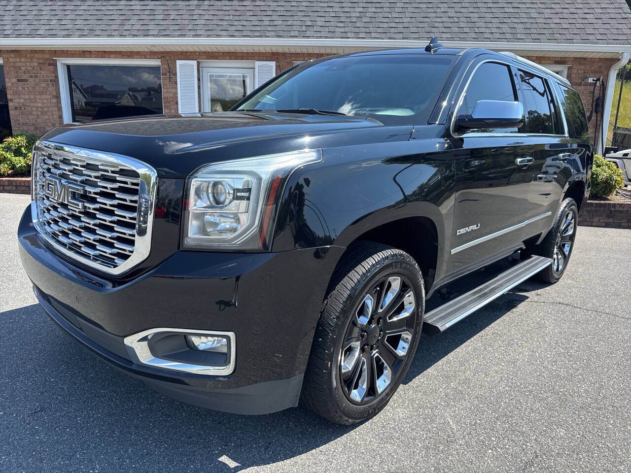 Used 2019 GMC Yukon Denali w/ Denali Ultimate Package AWD/4WD image 4