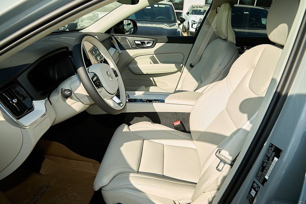 New 2026 Volvo XC60 B5 Ultra w/ Protection Package Premier image 14