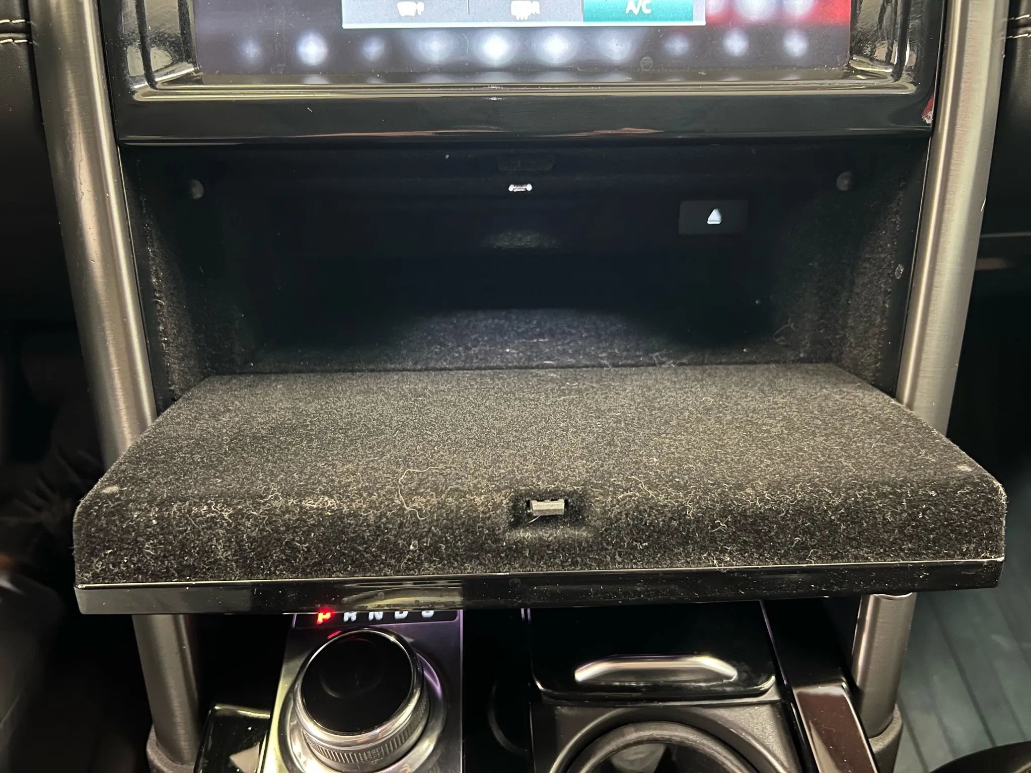Used 2017 Land Rover Discovery First Edition image 22