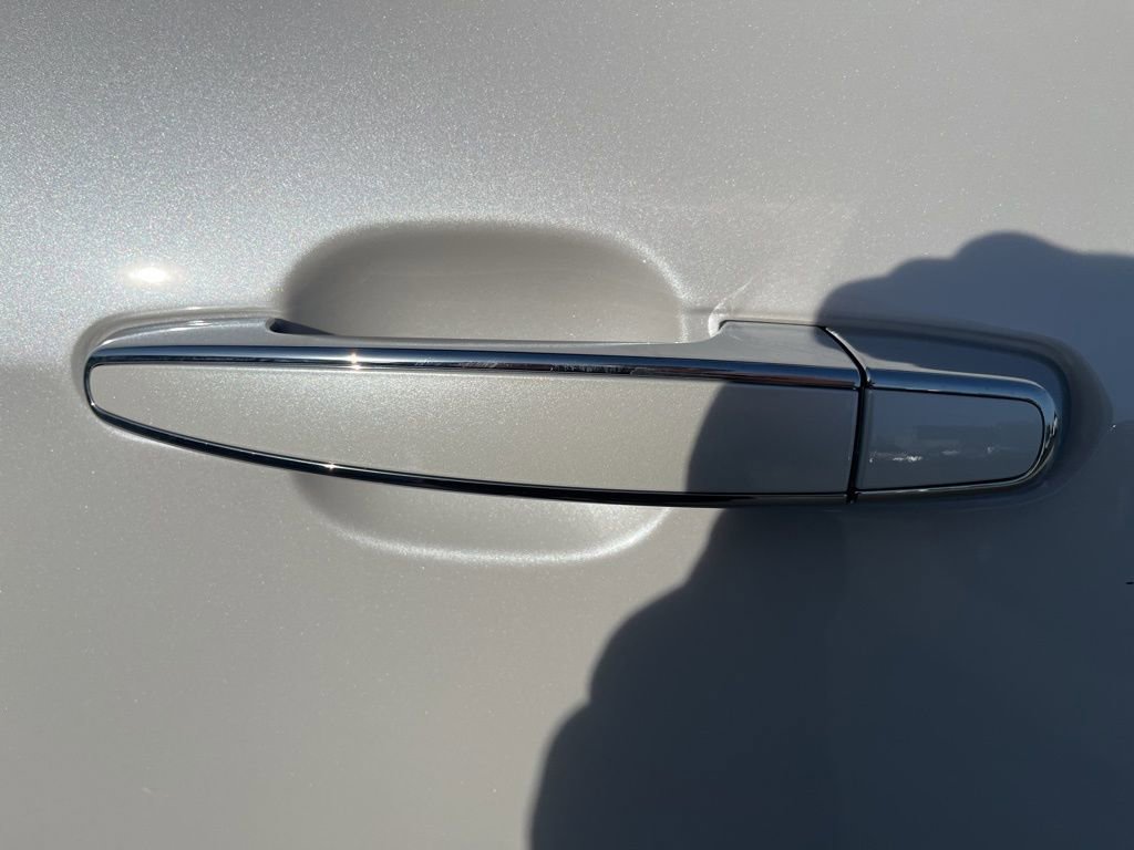 Used 2023 Chevrolet Equinox Premier image 18