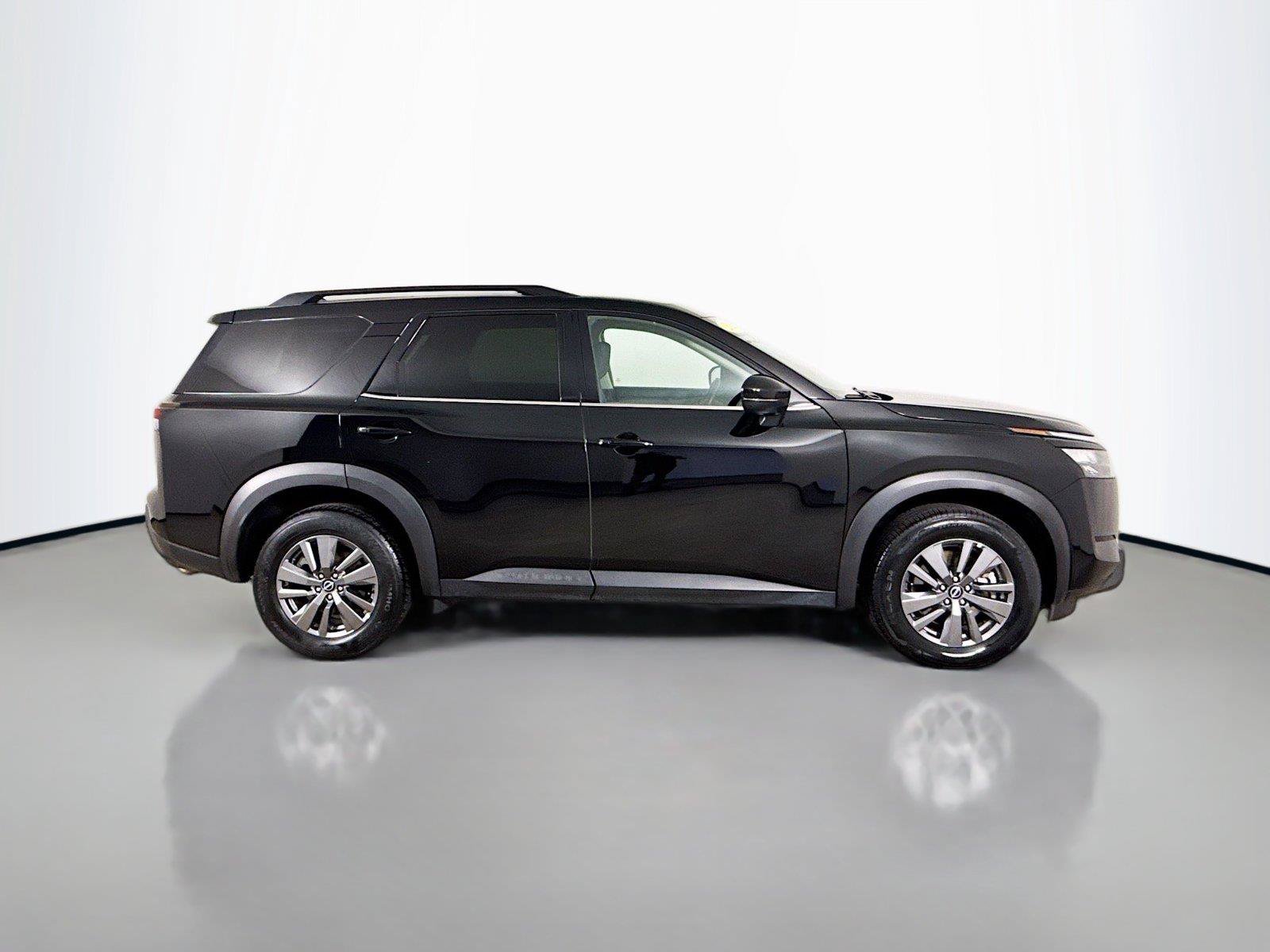 Used 2025 Nissan Pathfinder SV AWD/4WD image 17