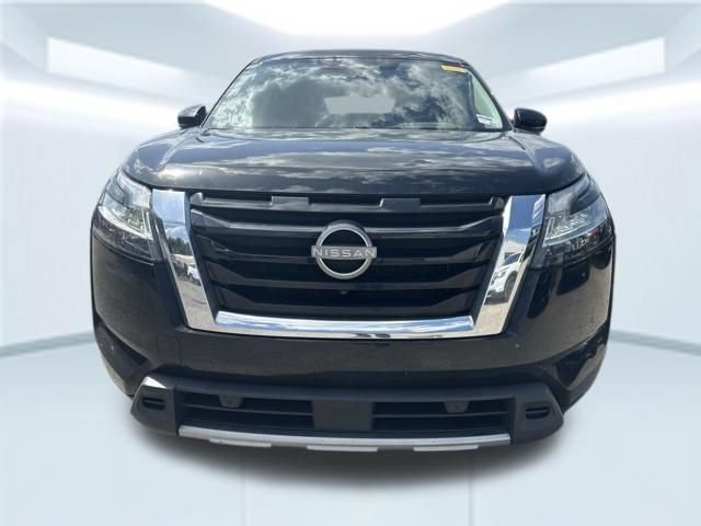 Used 2024 Nissan Pathfinder SL AWD/4WD image 2