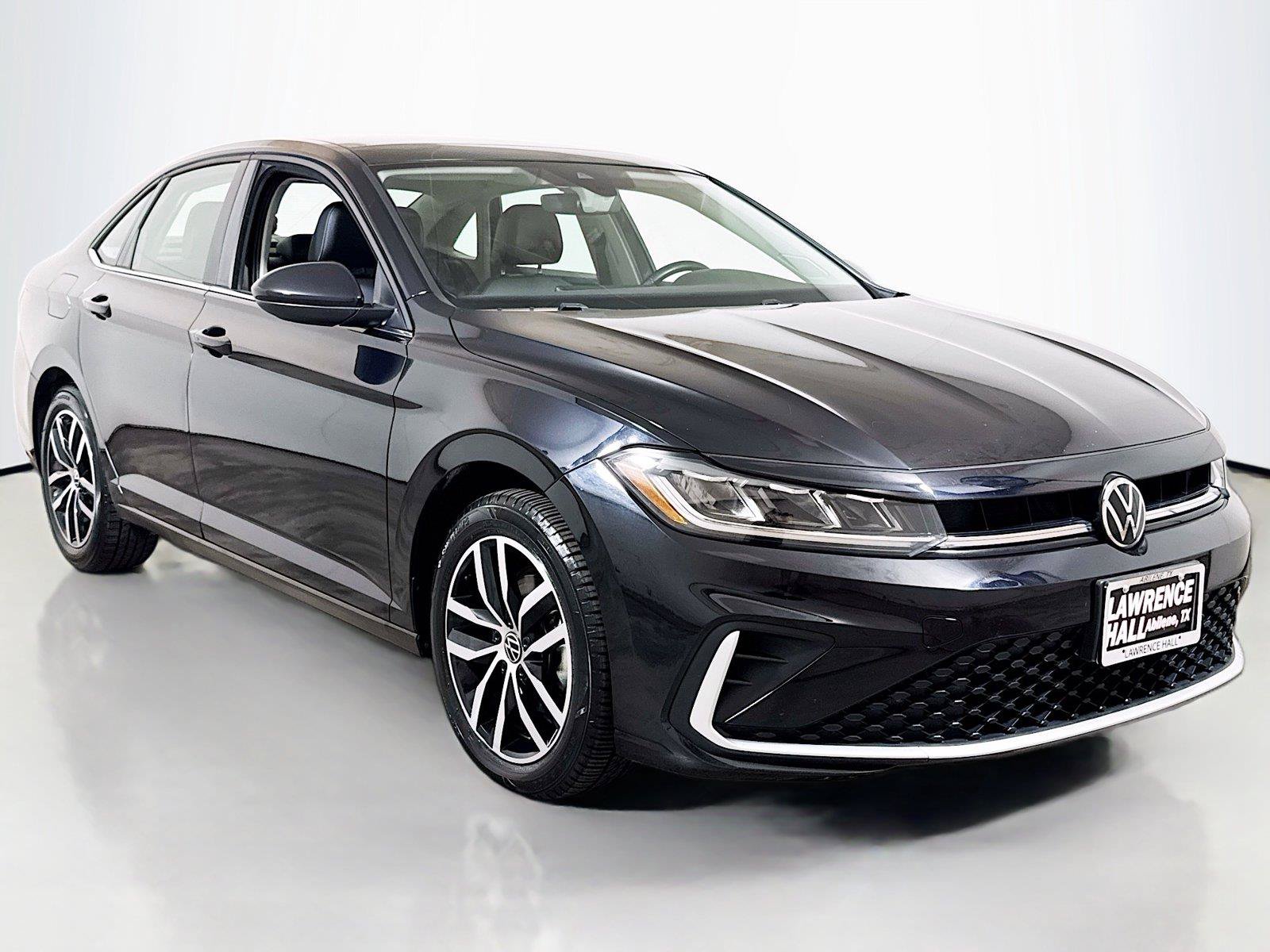 Used 2025 Volkswagen Jetta SE FWD image 3