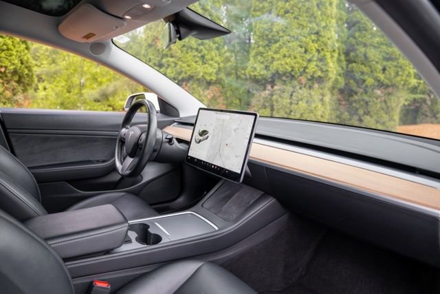 Used 2021 Tesla Model 3 Standard Range Plus RWD image 23