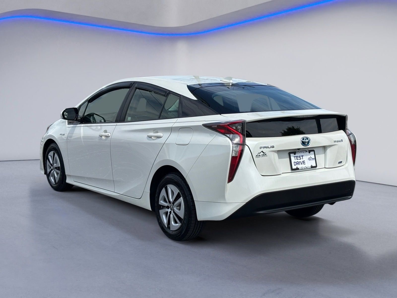 Used 2018 Toyota Prius Two image 11