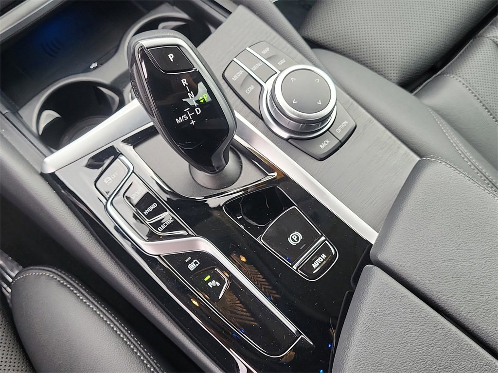 Used 2022 BMW 530e xDrive 530e iPerformance w/ Premium Package image 29